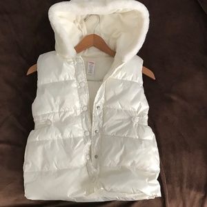 NWOT Children's hooded puffer vest